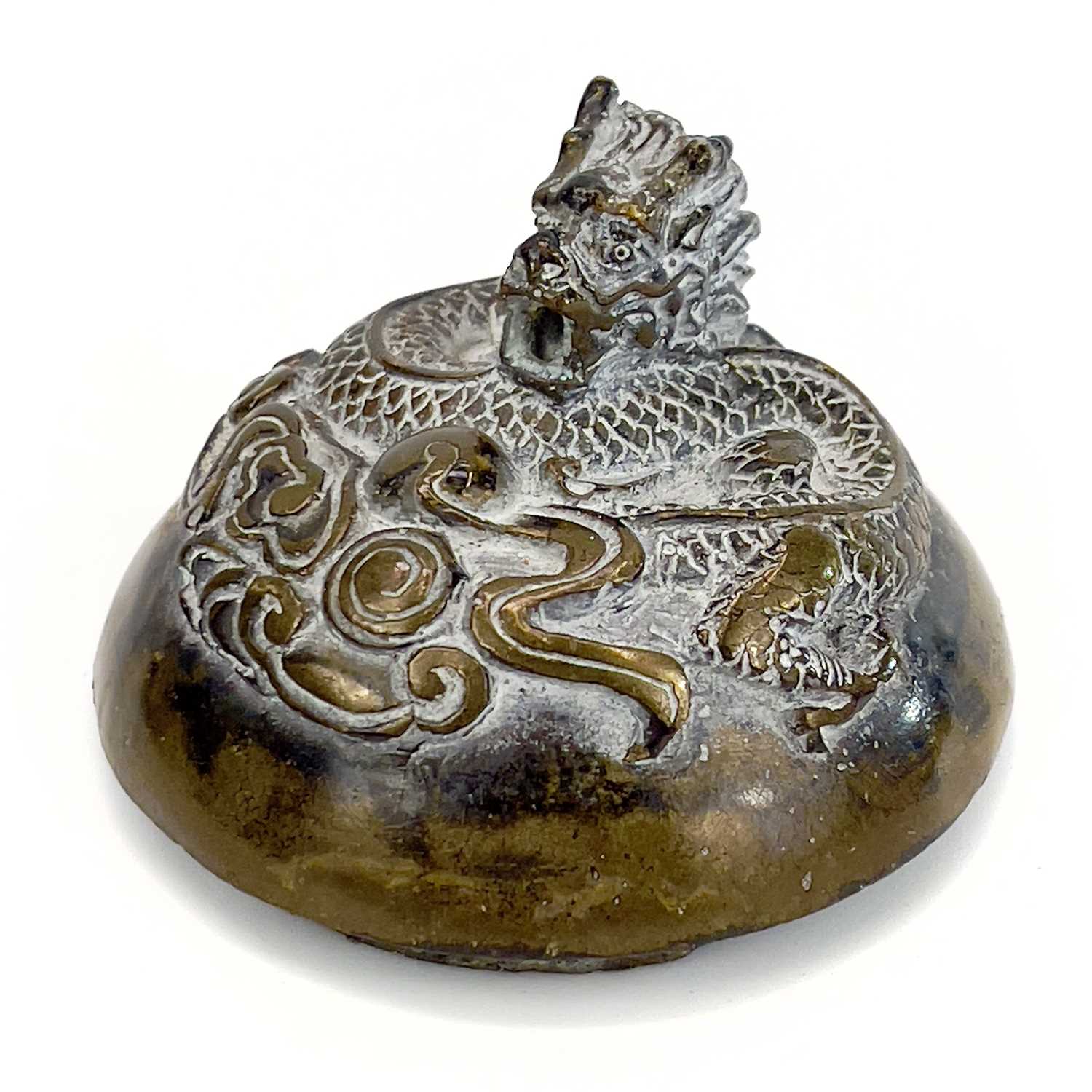 A small Chinese bronze censer, four-character mark, height 4cm, width 10cm, a matched cover, - Image 9 of 14