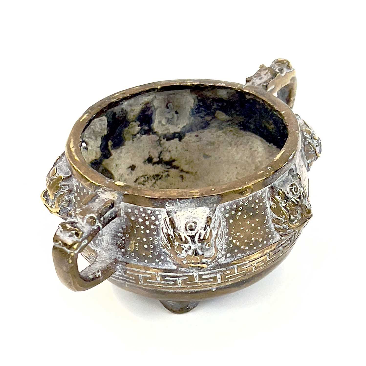 A small Chinese bronze censer, four-character mark, height 4cm, width 10cm, a matched cover, - Image 6 of 14