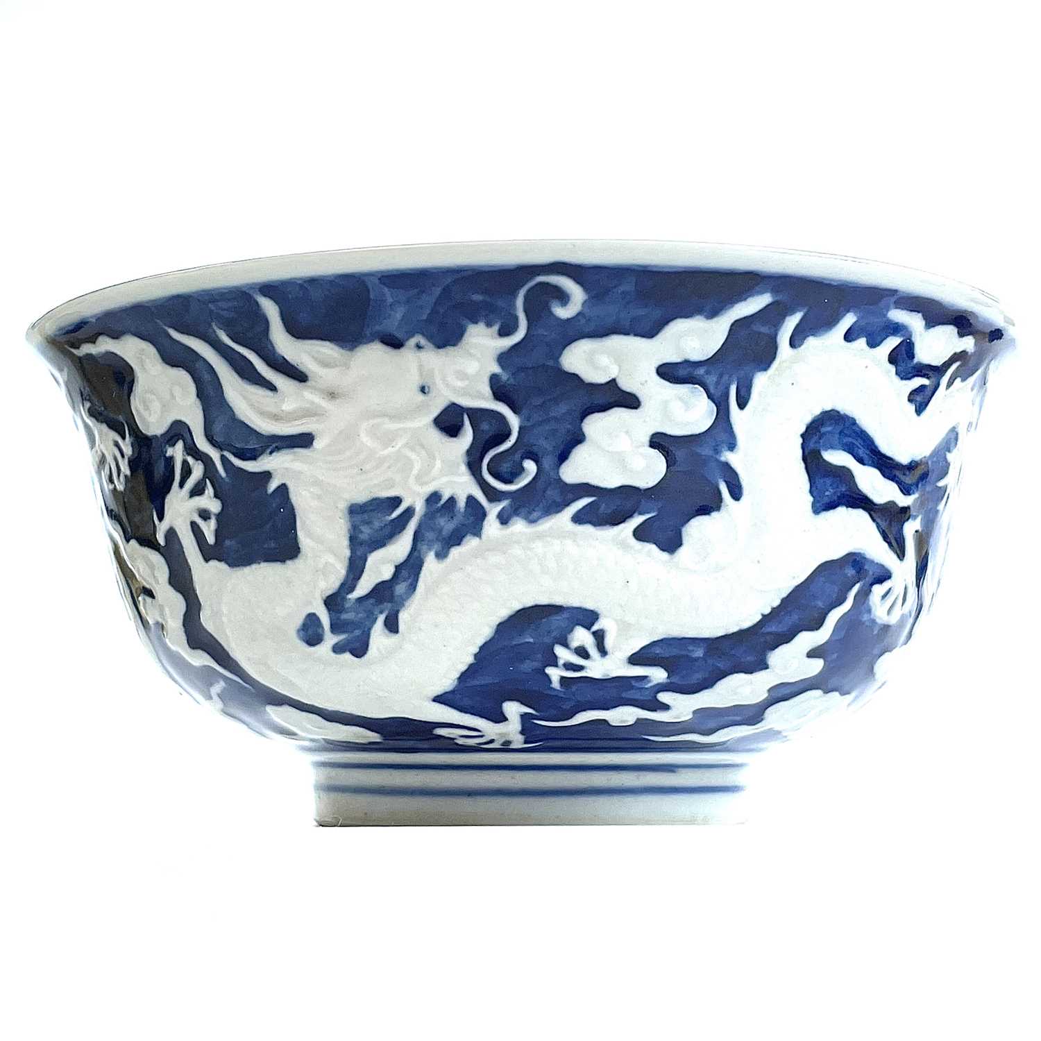 A Chinese blue and white porcelain bowl, Kangxi six character mark, with three five-clawed dragons - Image 3 of 10