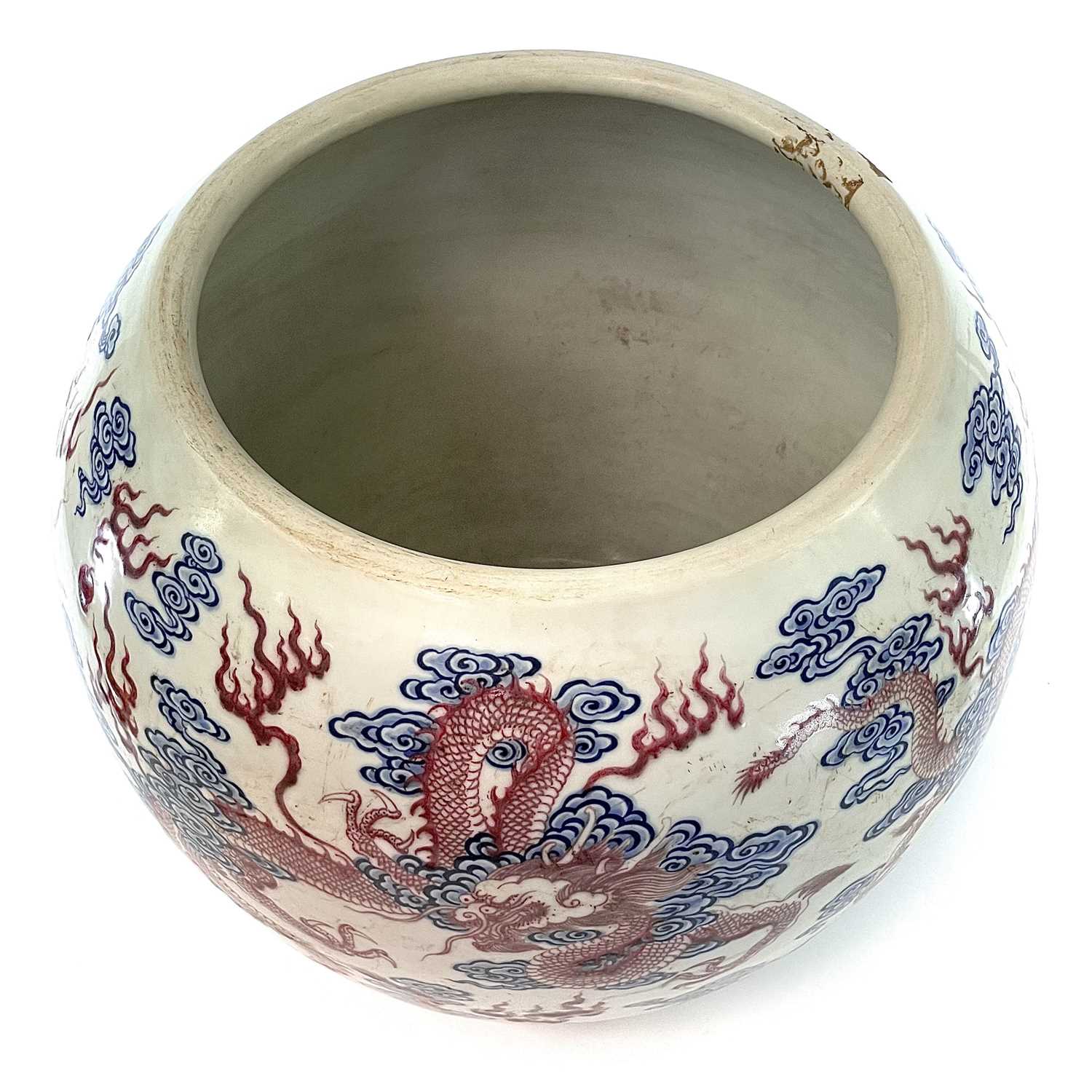 A Chinese blue, white and copper red porcelain fish tank / jardiniere, decorated with dragons and - Image 6 of 16