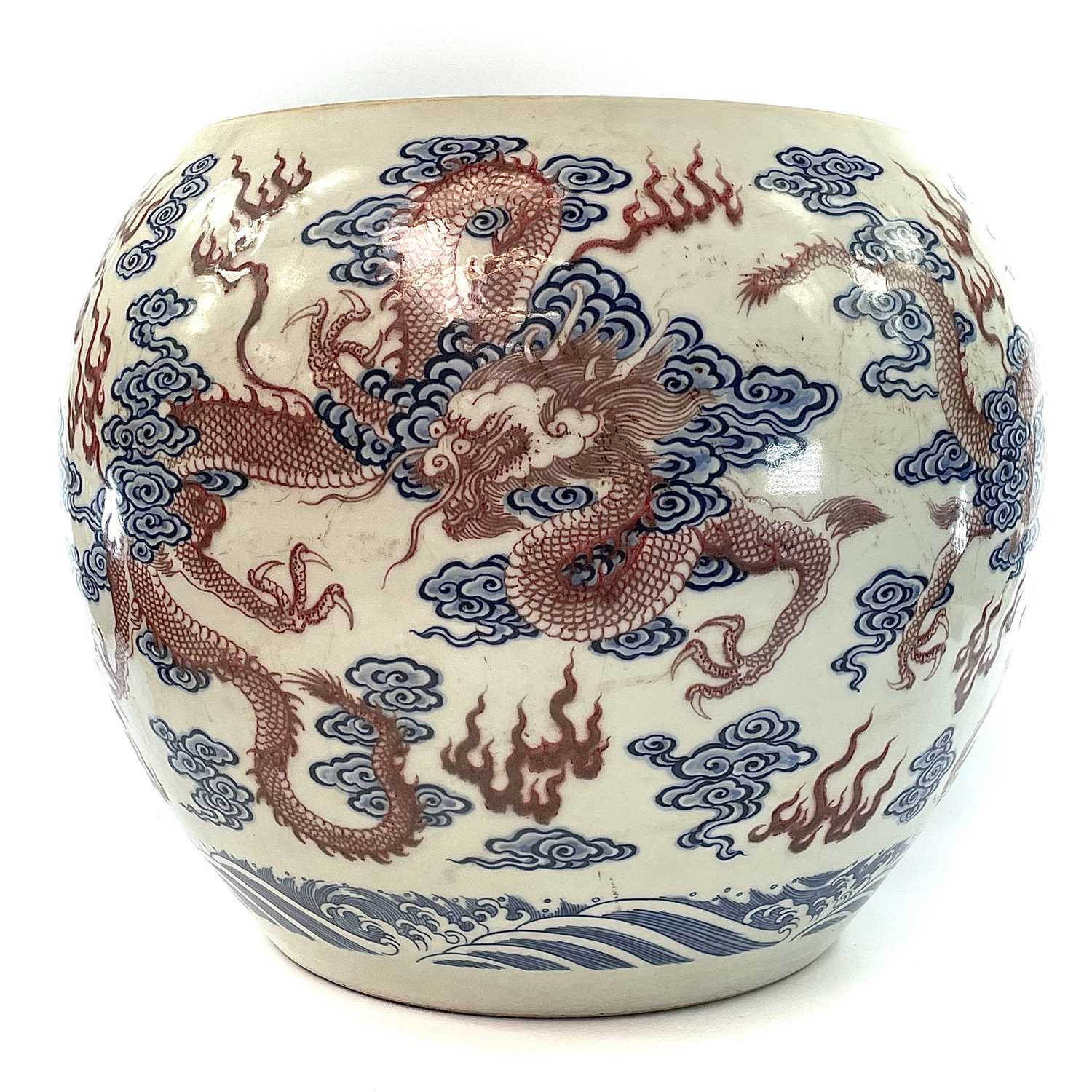 A Chinese blue, white and copper red porcelain fish tank / jardiniere, decorated with dragons and - Image 4 of 16