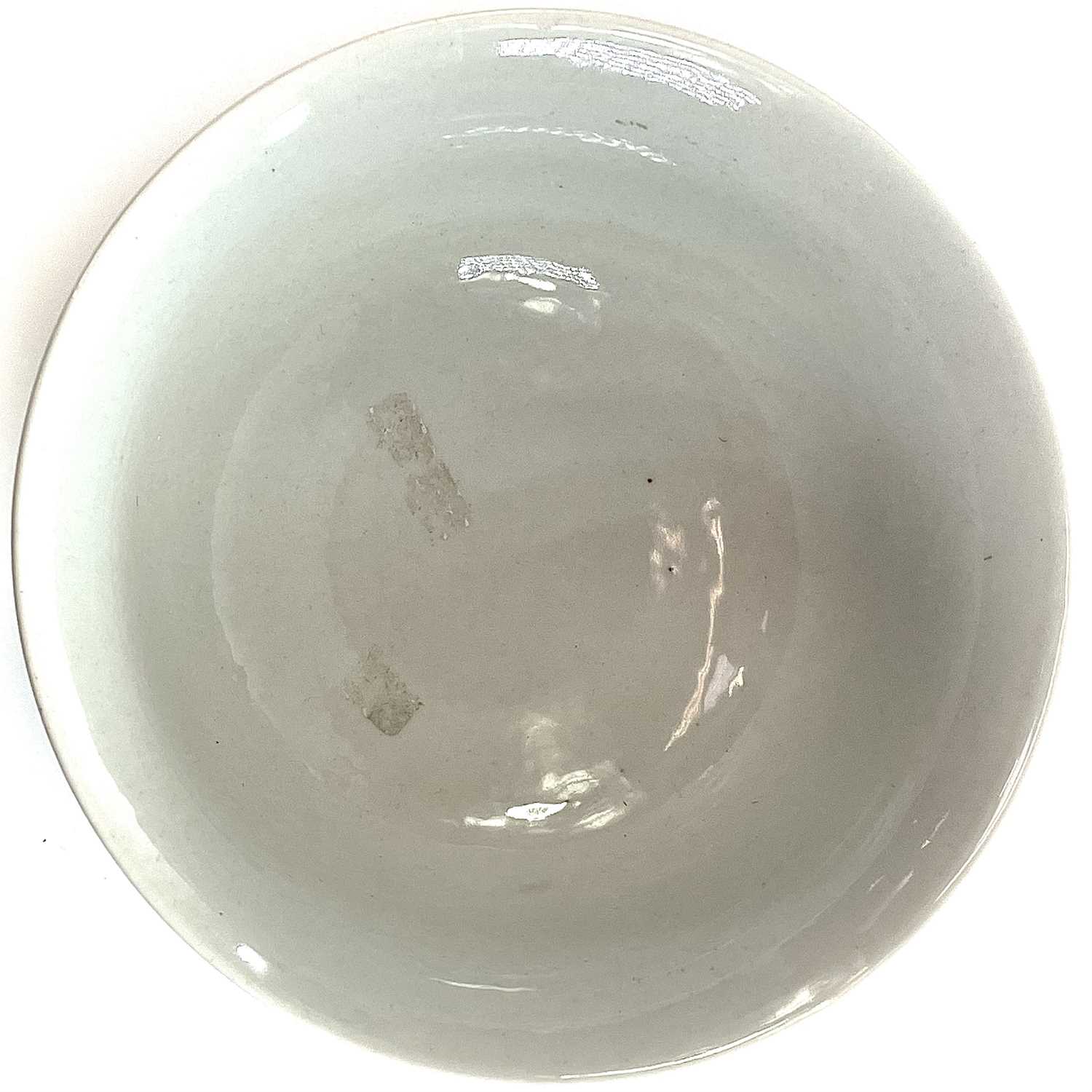 A Chinese blue and white porcelain bowl, Kangxi six character mark, with three five-clawed dragons - Image 5 of 10