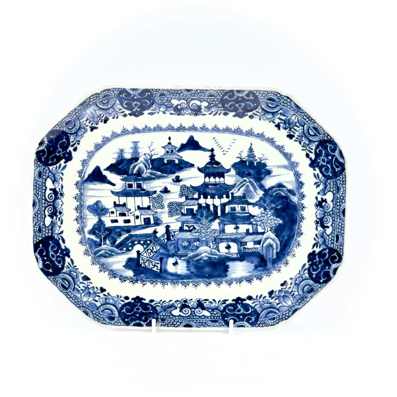 A Chinese blue and white porcelain meat dish, Qianlong Period, 25 x 32.5cm.chip to underside rim.