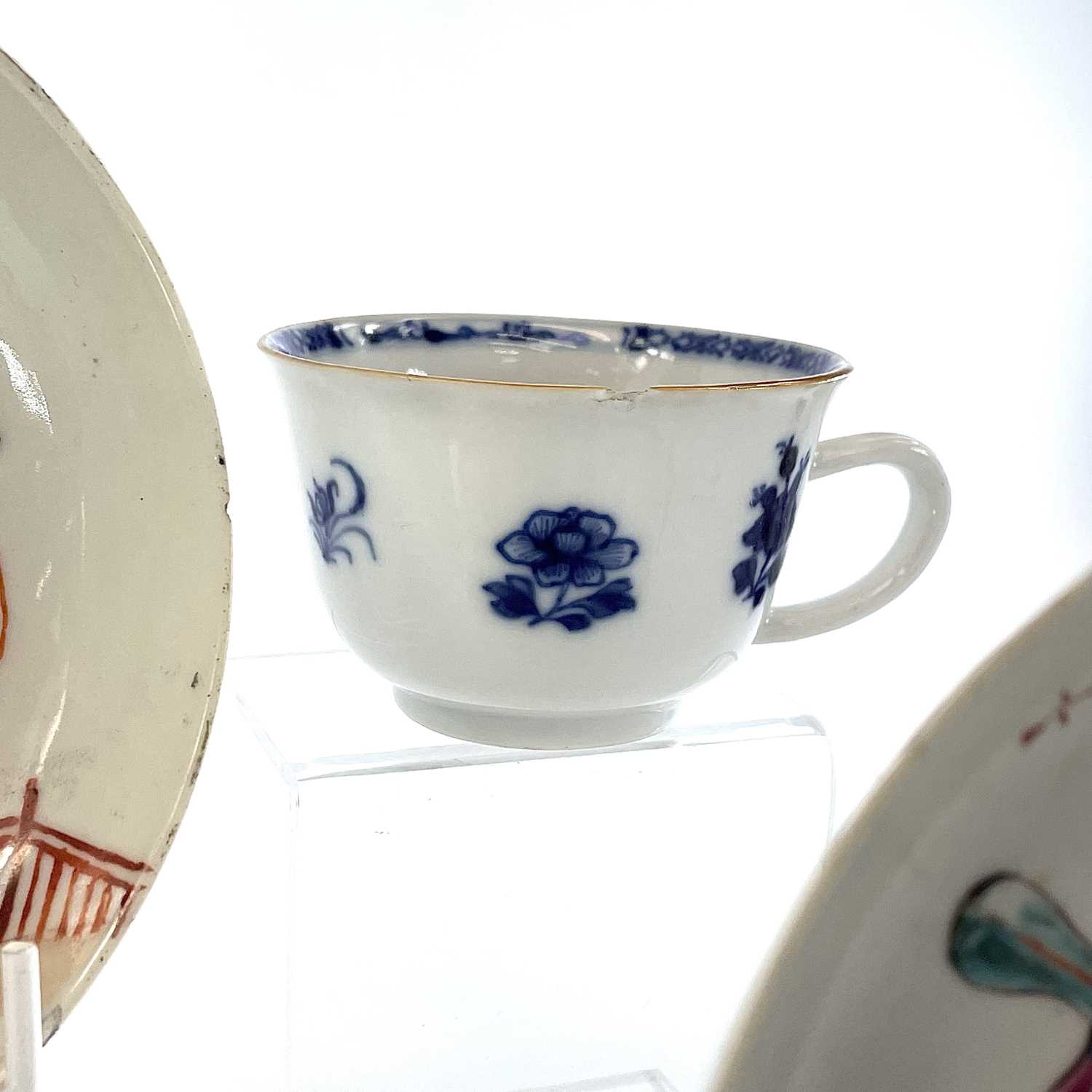 A quantity of Chinese porcelain to include six 18th/19th century saucer dishes. (11)All have damages - Image 7 of 12