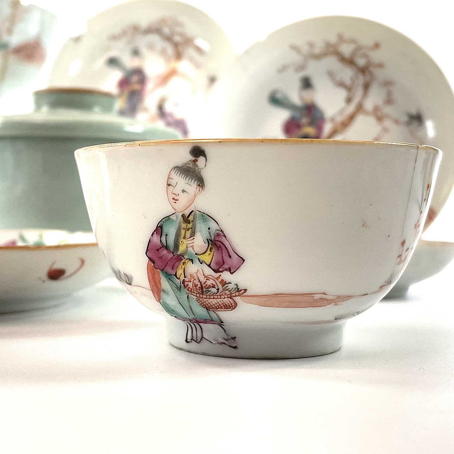 A quantity of Chinese porcelain to include six 18th/19th century saucer dishes. (11)All have damages - Image 10 of 12