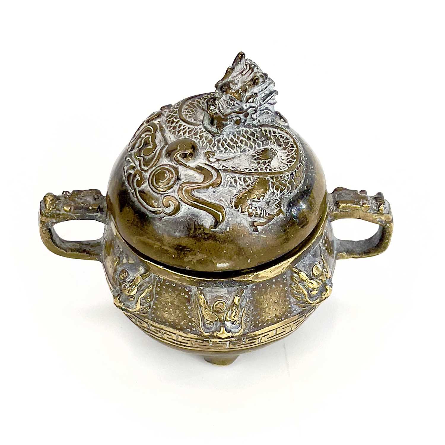 A small Chinese bronze censer, four-character mark, height 4cm, width 10cm, a matched cover, - Image 3 of 14
