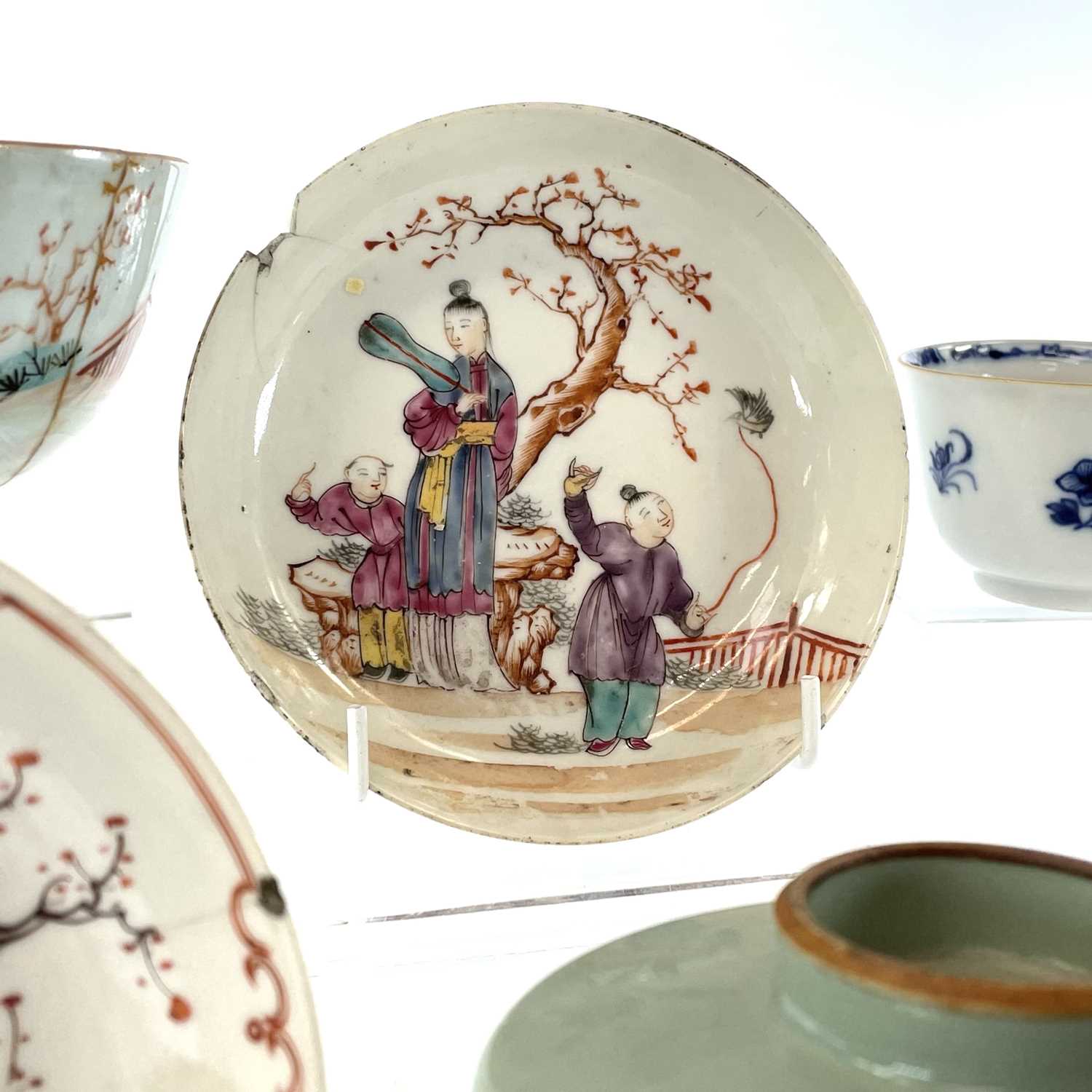 A quantity of Chinese porcelain to include six 18th/19th century saucer dishes. (11)All have damages - Image 12 of 12