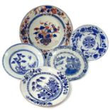 A Chinese Imari charger, 18th century, diameter 32cm and four Chinese export porcelain plates,