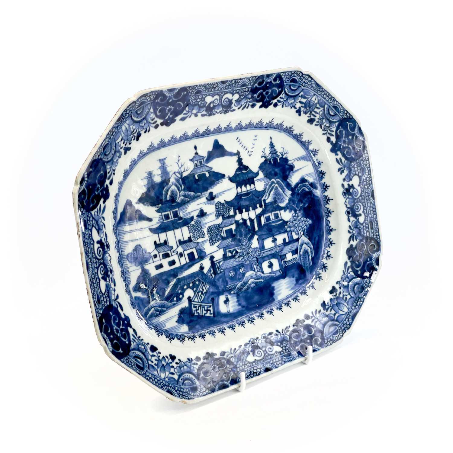 A Chinese blue and white porcelain meat dish, Qianlong Period, 25 x 32.5cm.chip to underside rim. - Image 6 of 6