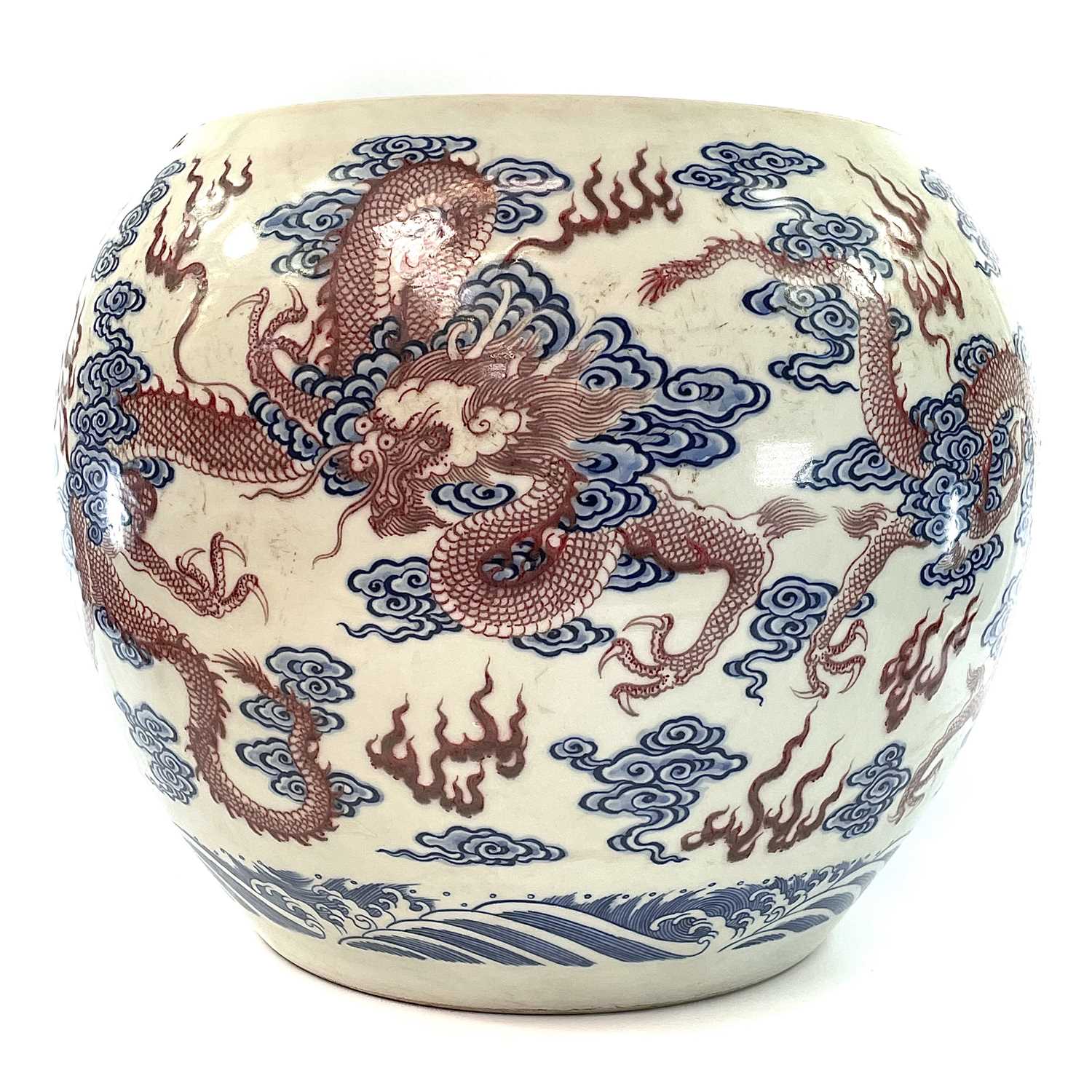 A Chinese blue, white and copper red porcelain fish tank / jardiniere, decorated with dragons and - Image 2 of 16