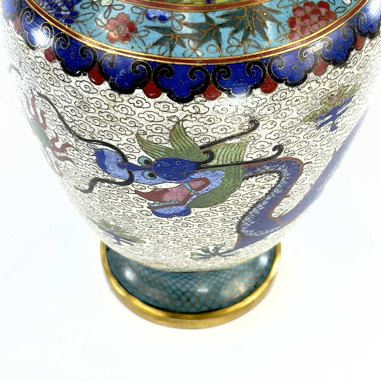 A pair of Chinese cloisonne vases, early 20th century, the white ground decorated with dragons - Image 9 of 11