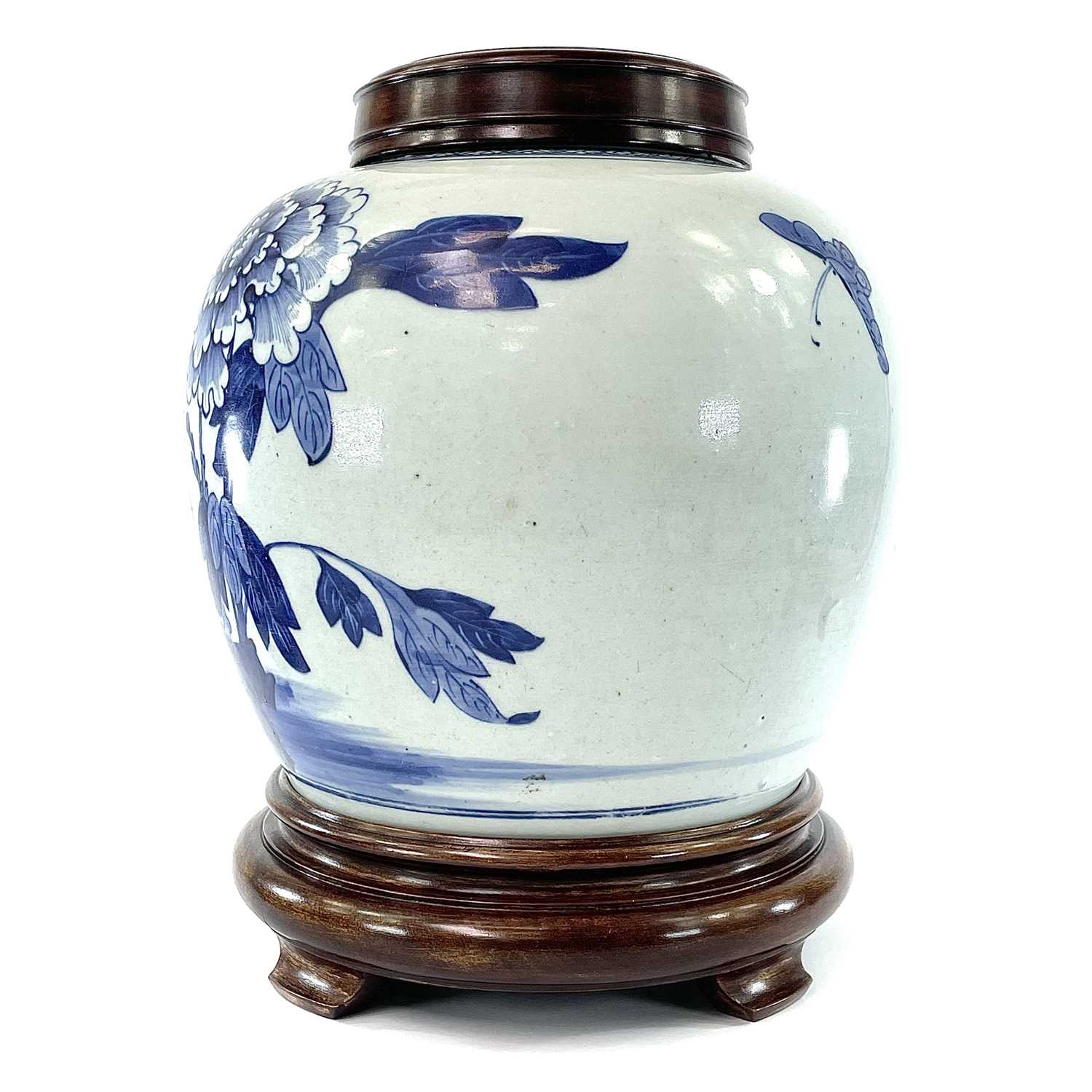 A Chinese blue and white porcelain jar, 19th century, decorated with floral sprays and rocky - Image 4 of 7