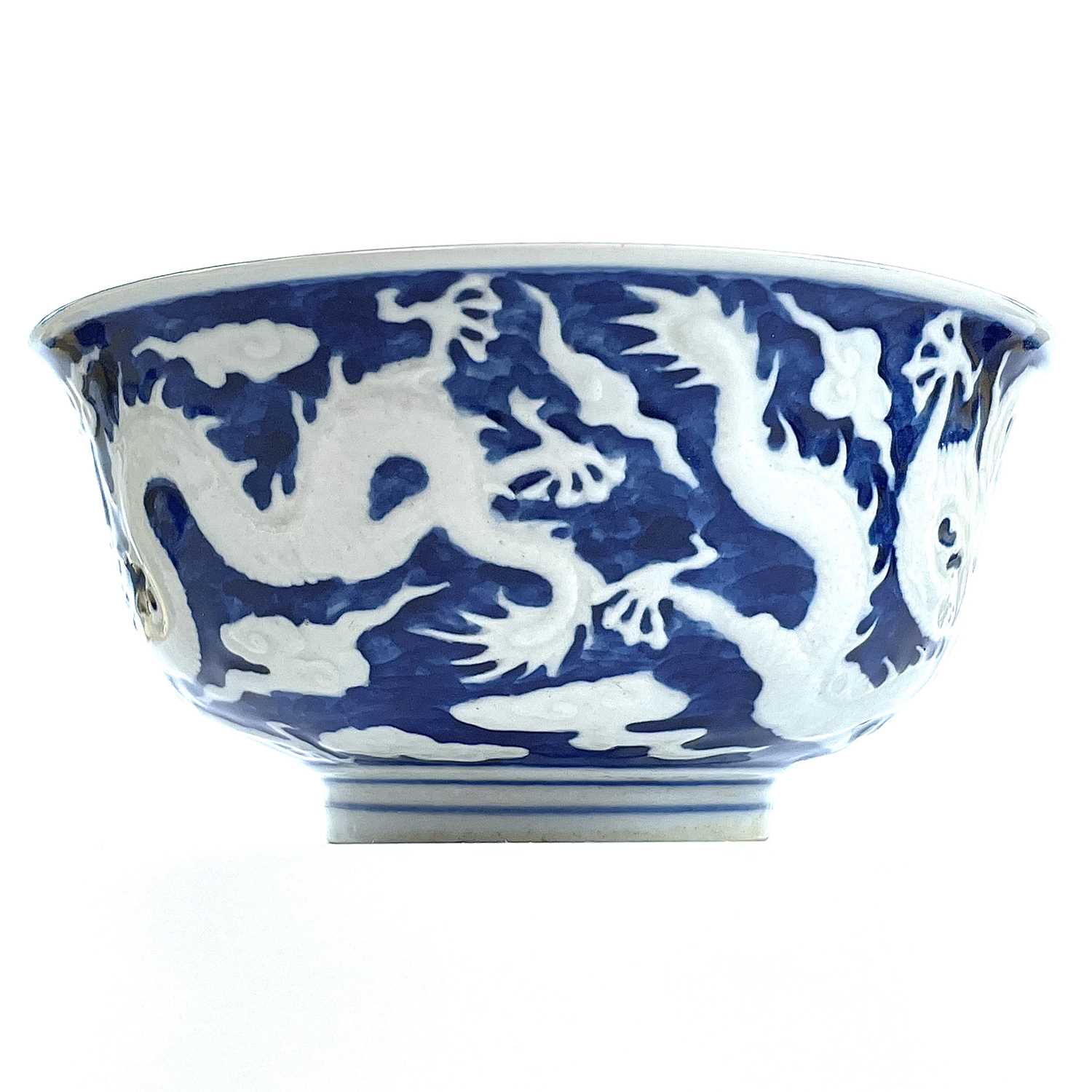 A Chinese blue and white porcelain bowl, Kangxi six character mark, with three five-clawed dragons - Image 7 of 10