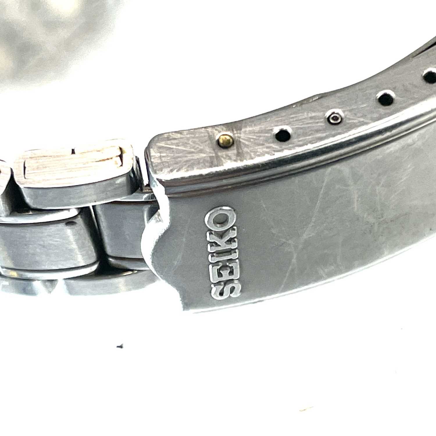 A Seiko Chronograph quartz stainless steel gentleman's bracelet wristwatch. - Image 4 of 7