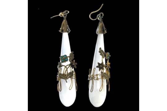 A good pair of late Georgian chalcedony earrings. - Image 1 of 6