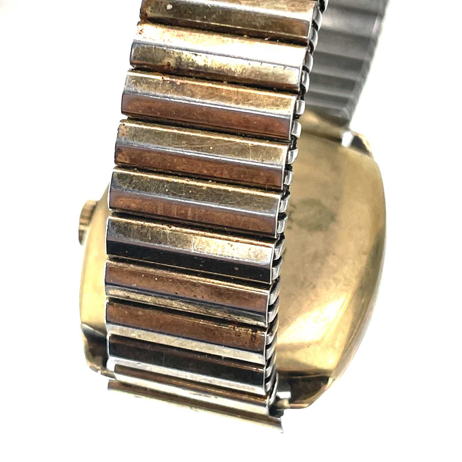 A Vertex 1940's 9ct gold manual wind gentleman's wristwatch. - Image 4 of 4