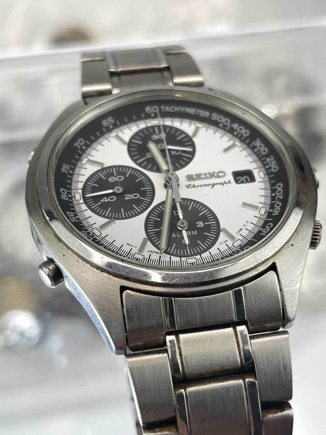 A Seiko Chronograph quartz stainless steel gentleman's bracelet wristwatch. - Image 5 of 7