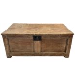 A small oak coffer, 18th century.