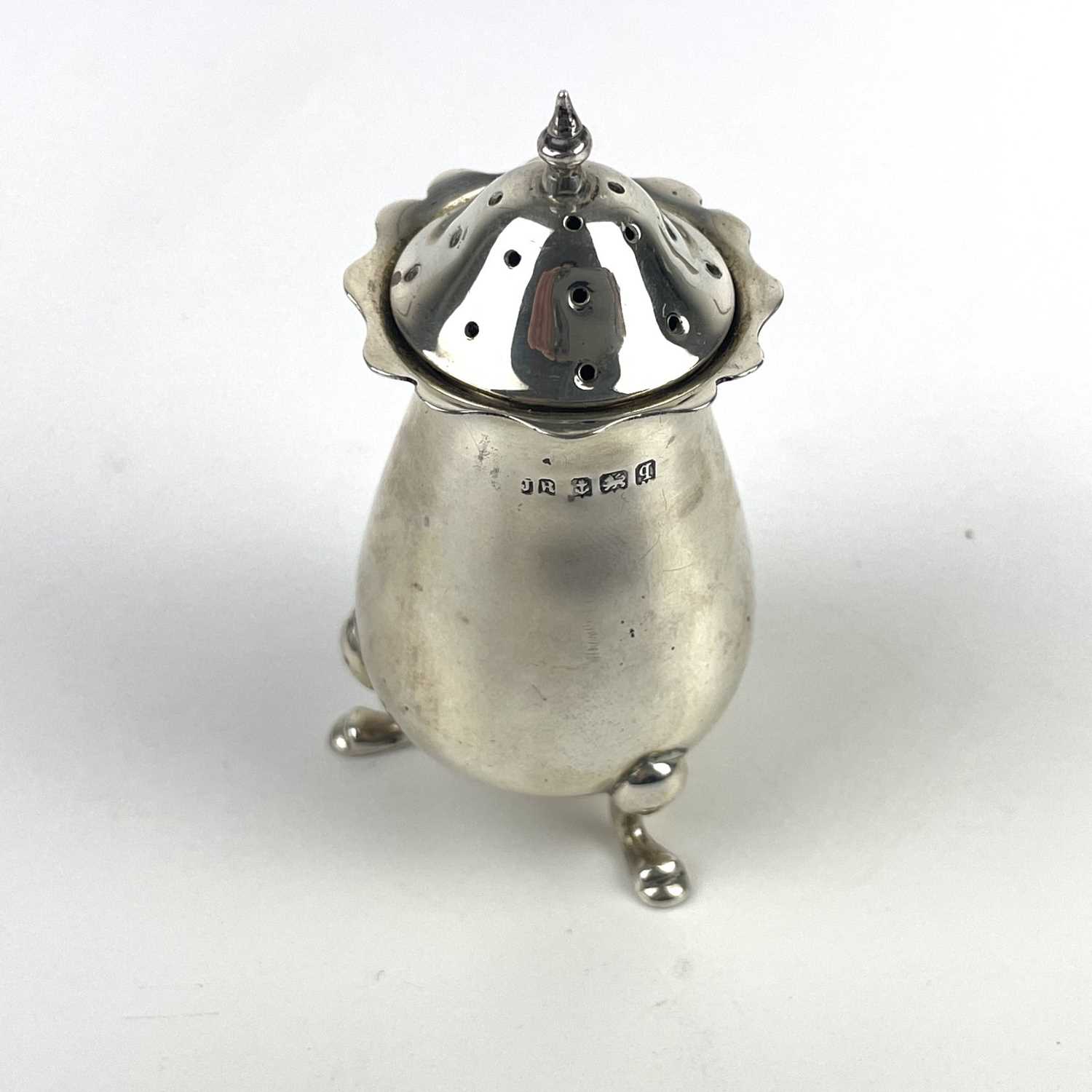 A George VI silver ashtray, a silver pepperette and a condiment spoon. - Image 4 of 6