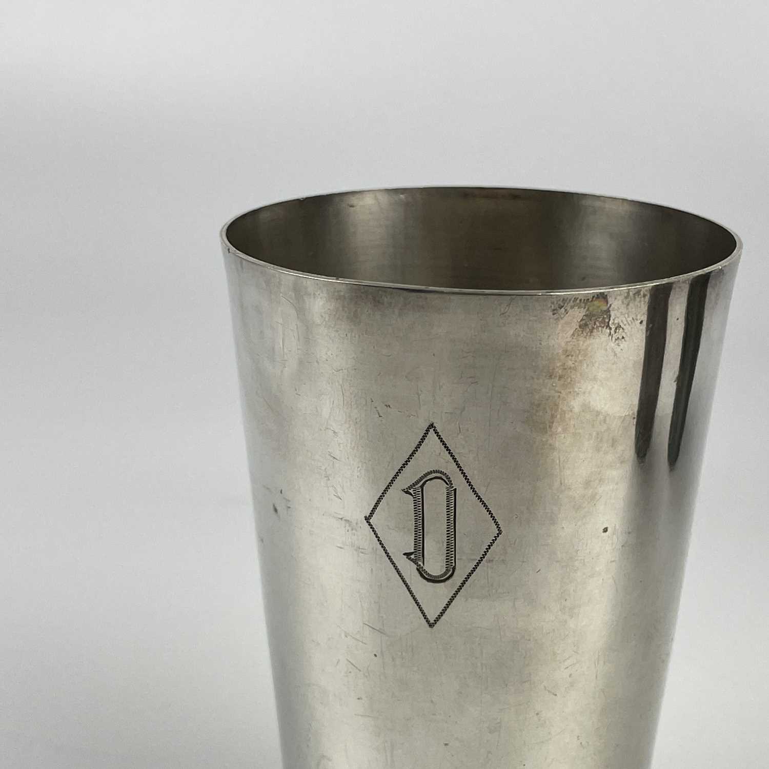 A pair of Colombian 0.900 silver tumblers. - Image 6 of 7