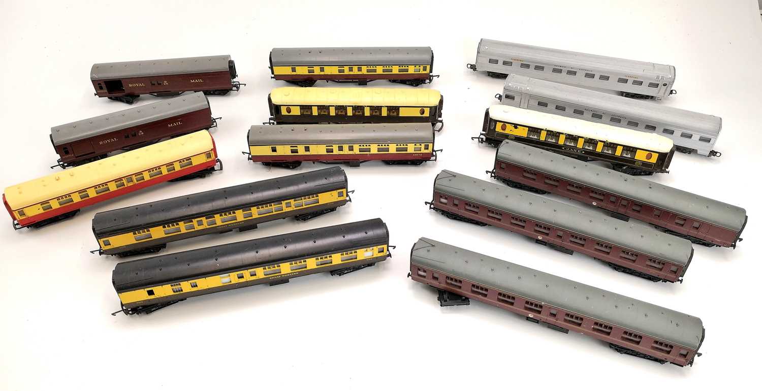 Hornby, Triang-Hornby & Lima 00 Gauge carriages etc (x14).