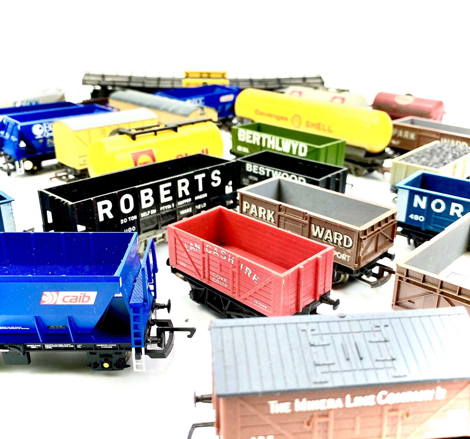 Hornby, Wrenn, Triang, Hornby Dublo etc. 00 Gauge Private Owner Wagons (x33) - Bild 3 aus 3