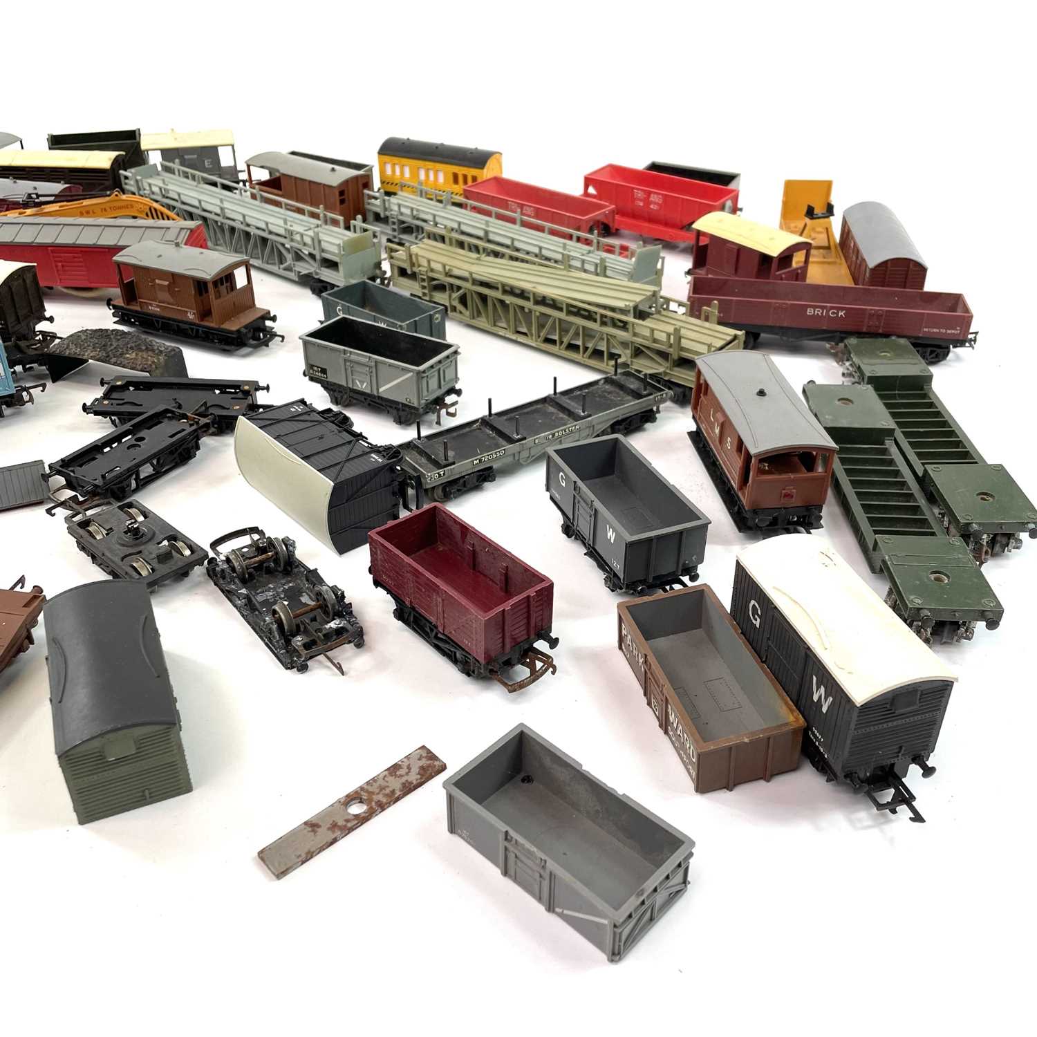 Hornby, Triang, Hornby Dublo etc 00 Gauge B.R. and pre Nationalisation Wagons (x34) - Bild 4 aus 6