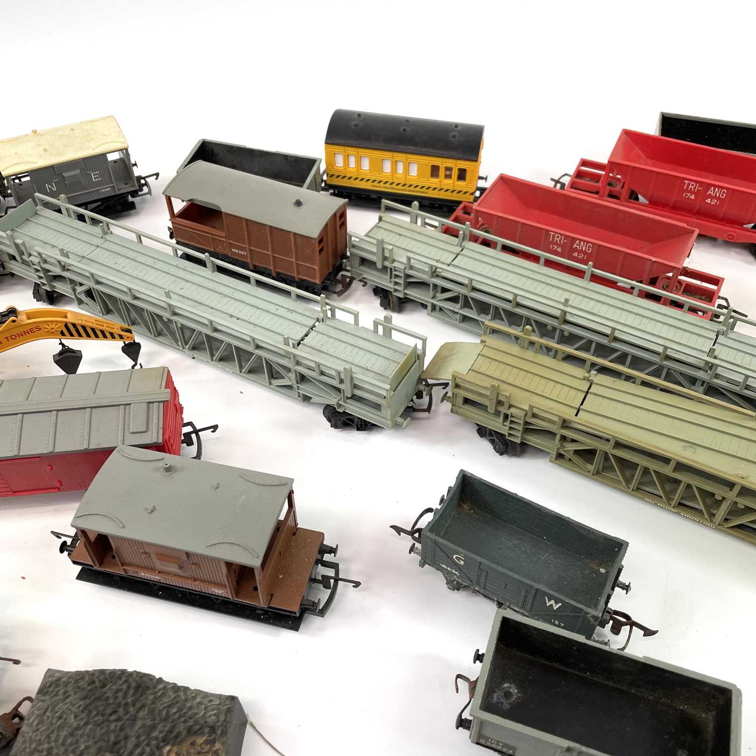 Hornby, Triang, Hornby Dublo etc 00 Gauge B.R. and pre Nationalisation Wagons (x34) - Bild 5 aus 6