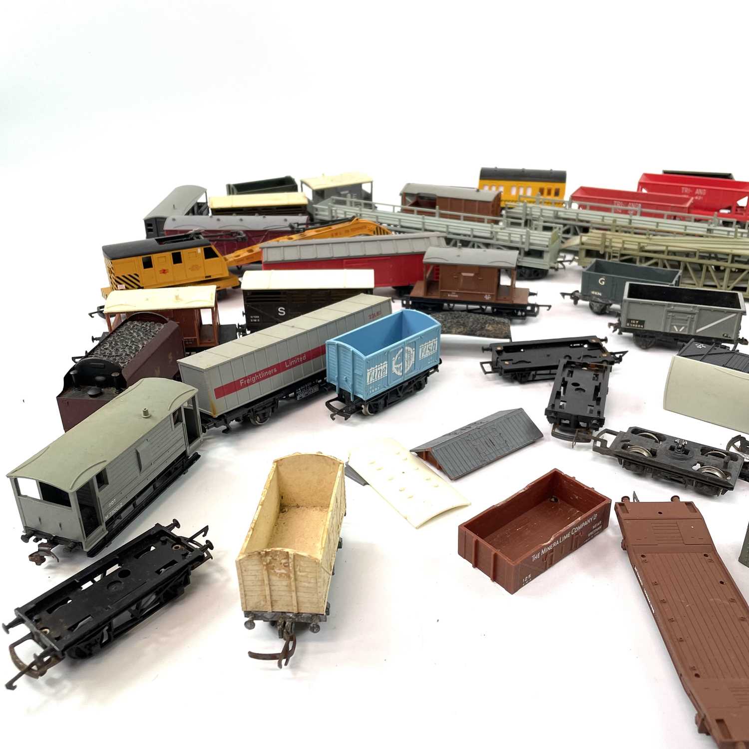 Hornby, Triang, Hornby Dublo etc 00 Gauge B.R. and pre Nationalisation Wagons (x34) - Bild 6 aus 6