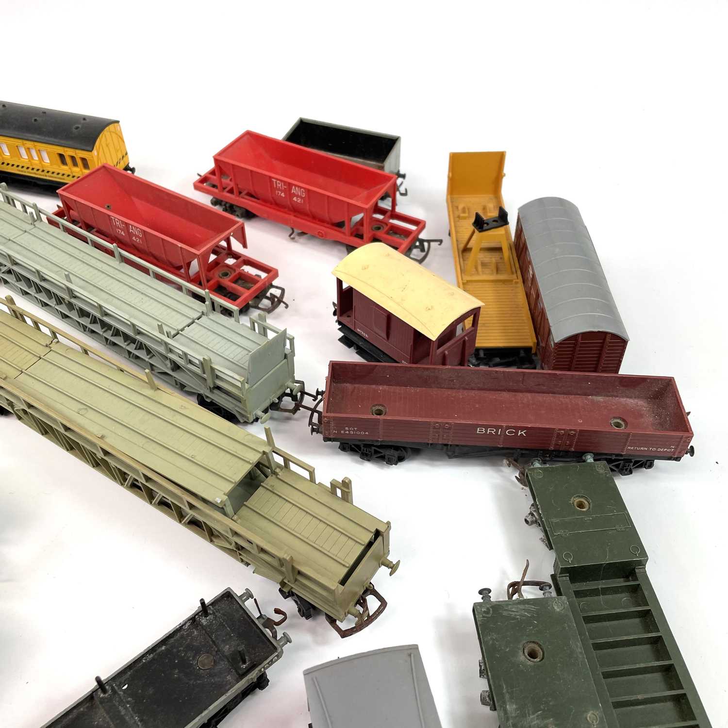 Hornby, Triang, Hornby Dublo etc 00 Gauge B.R. and pre Nationalisation Wagons (x34) - Bild 3 aus 6