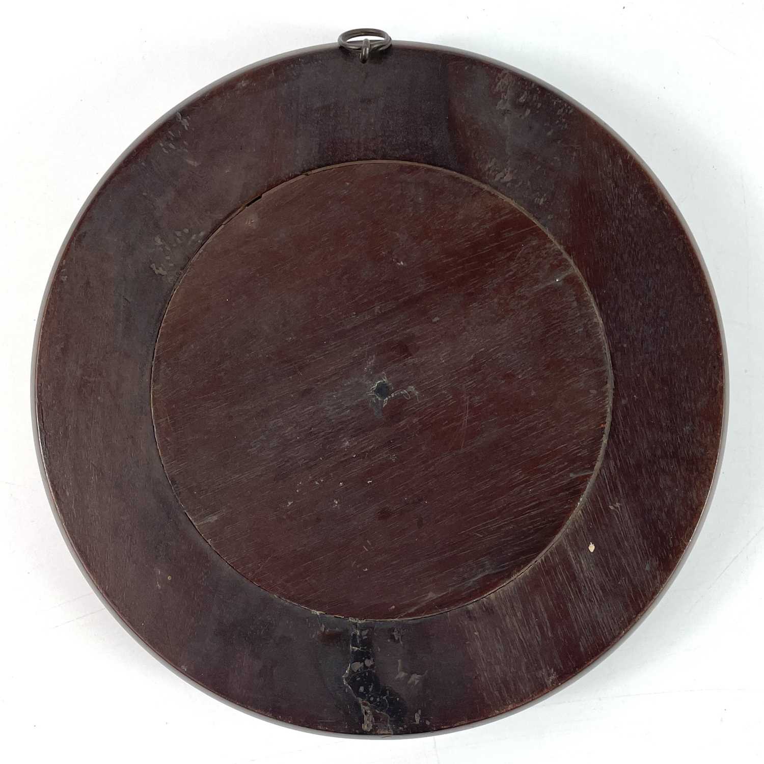 A small late 19th century circular bevelled edge mirror in a mahogany frame. - Image 5 of 5