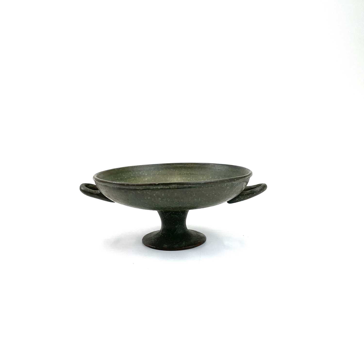 A small bronze tazza with twin handles. - Image 2 of 6
