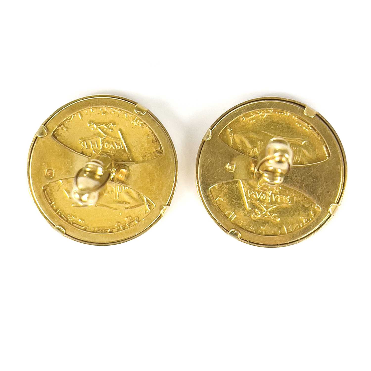 A pair of 22ct gold Saudi Arabia King Faisal commemorative medals set into 18ct cuff links. - Image 7 of 7