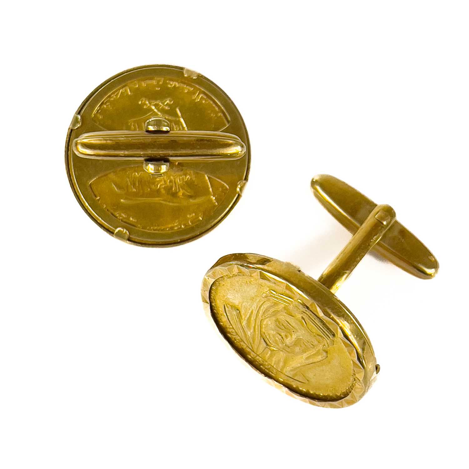 A pair of 22ct gold Saudi Arabia King Faisal commemorative medals set into 18ct cuff links. - Image 4 of 7
