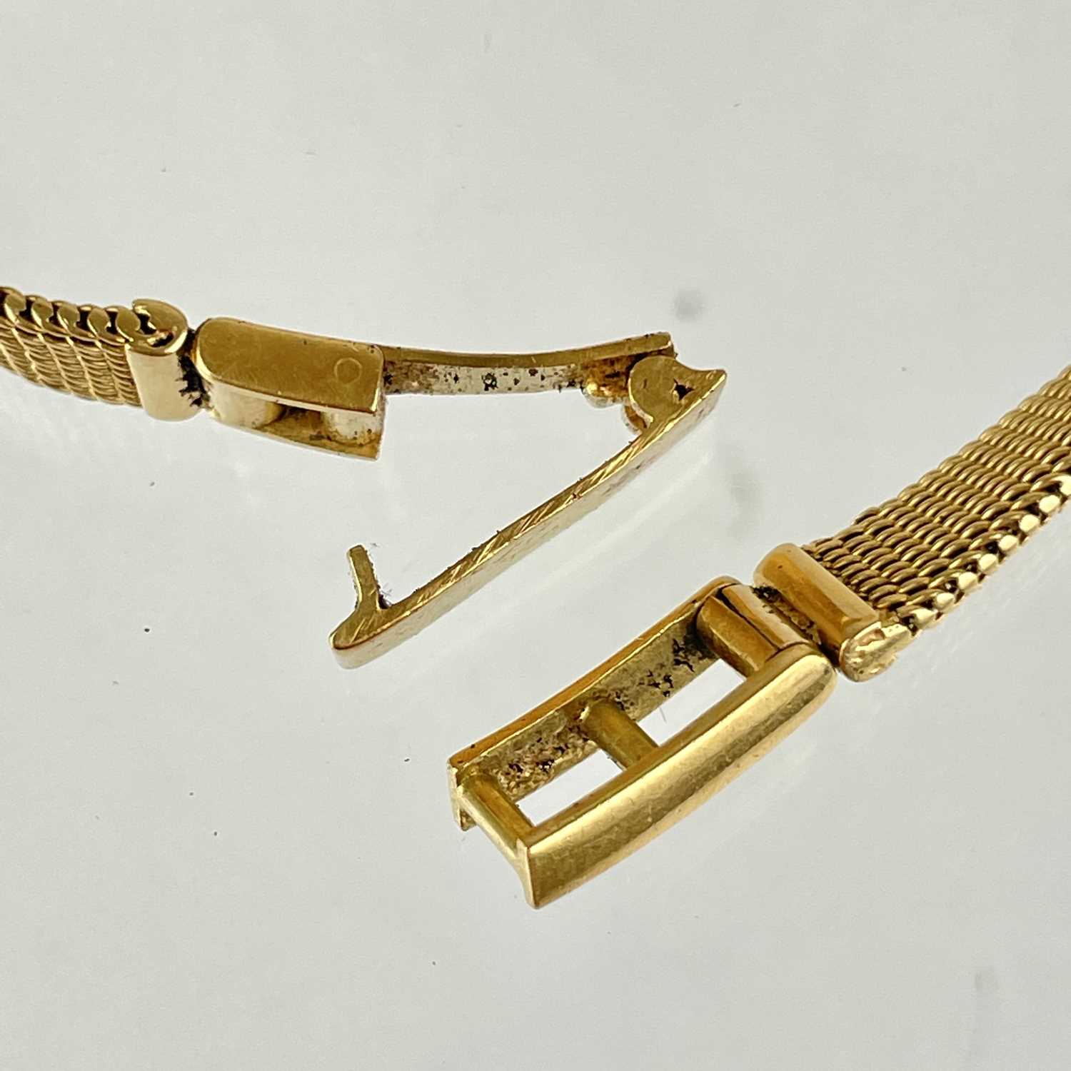 An 18ct gold ladies manual wind bracelet wristwatch. - Image 3 of 4