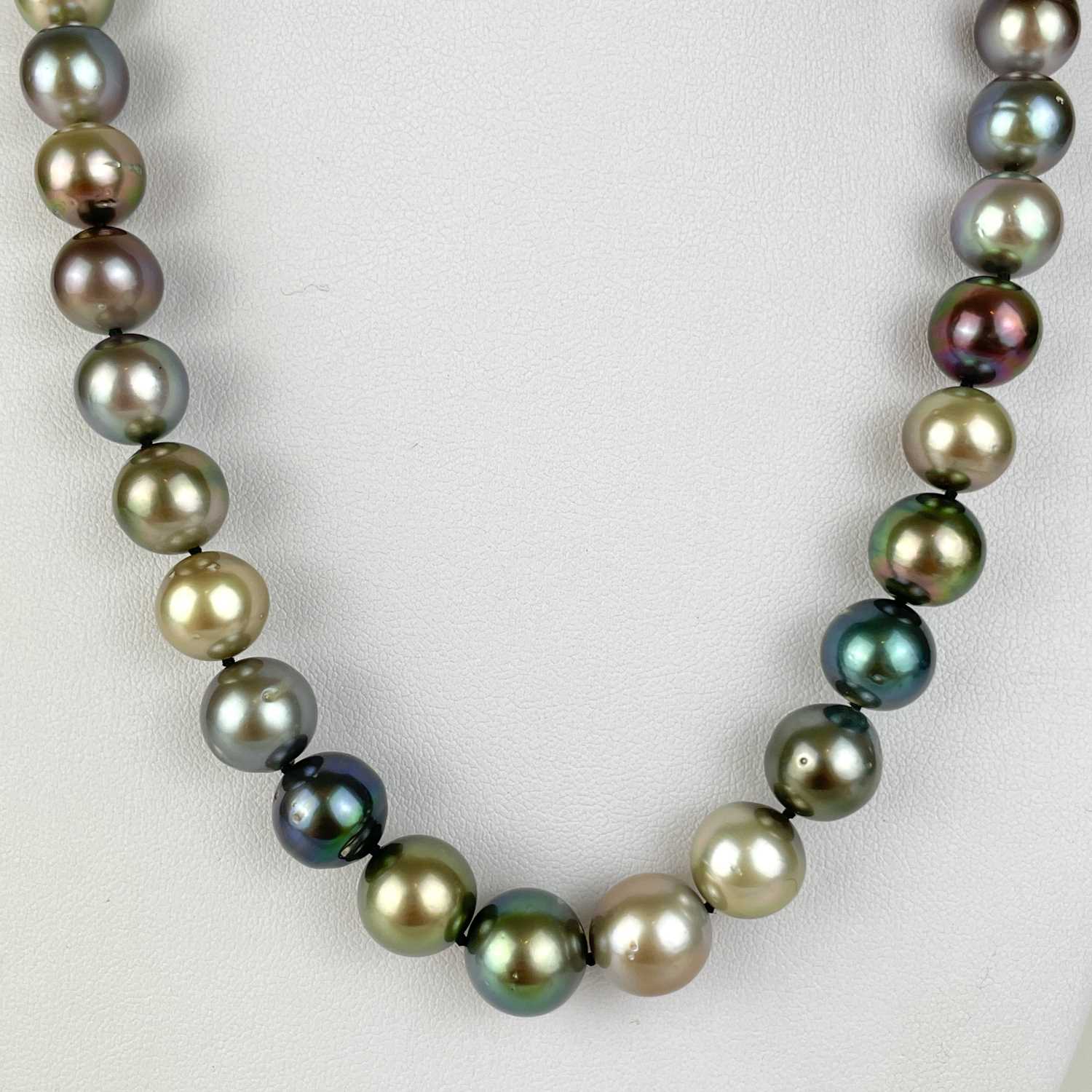 A South Seas Tahitian multi-colour pearl graduated necklace with 18ct white gold bead clasp. - Image 3 of 3