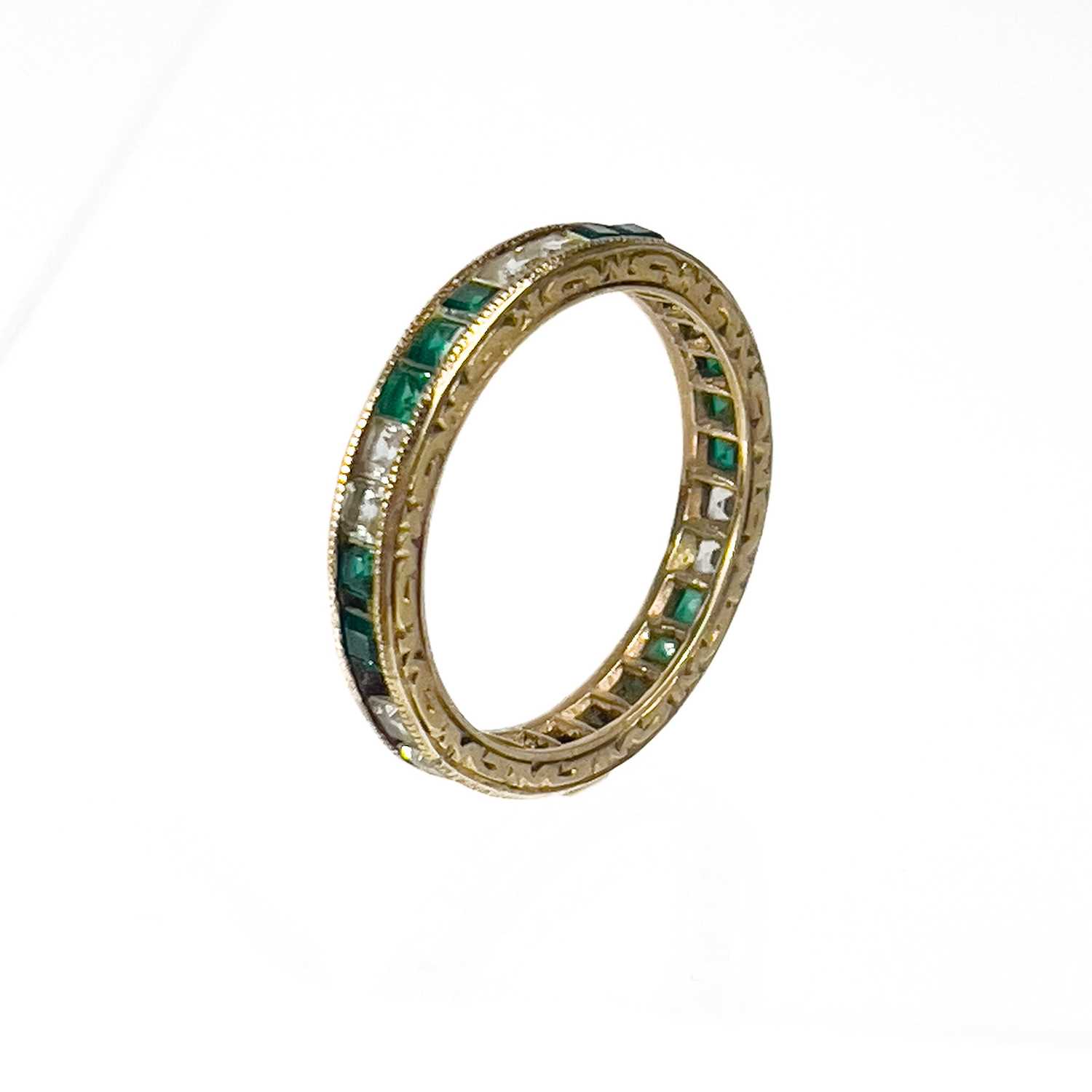 A 9ct gold white and green stone set full eternity ring. - Bild 6 aus 6