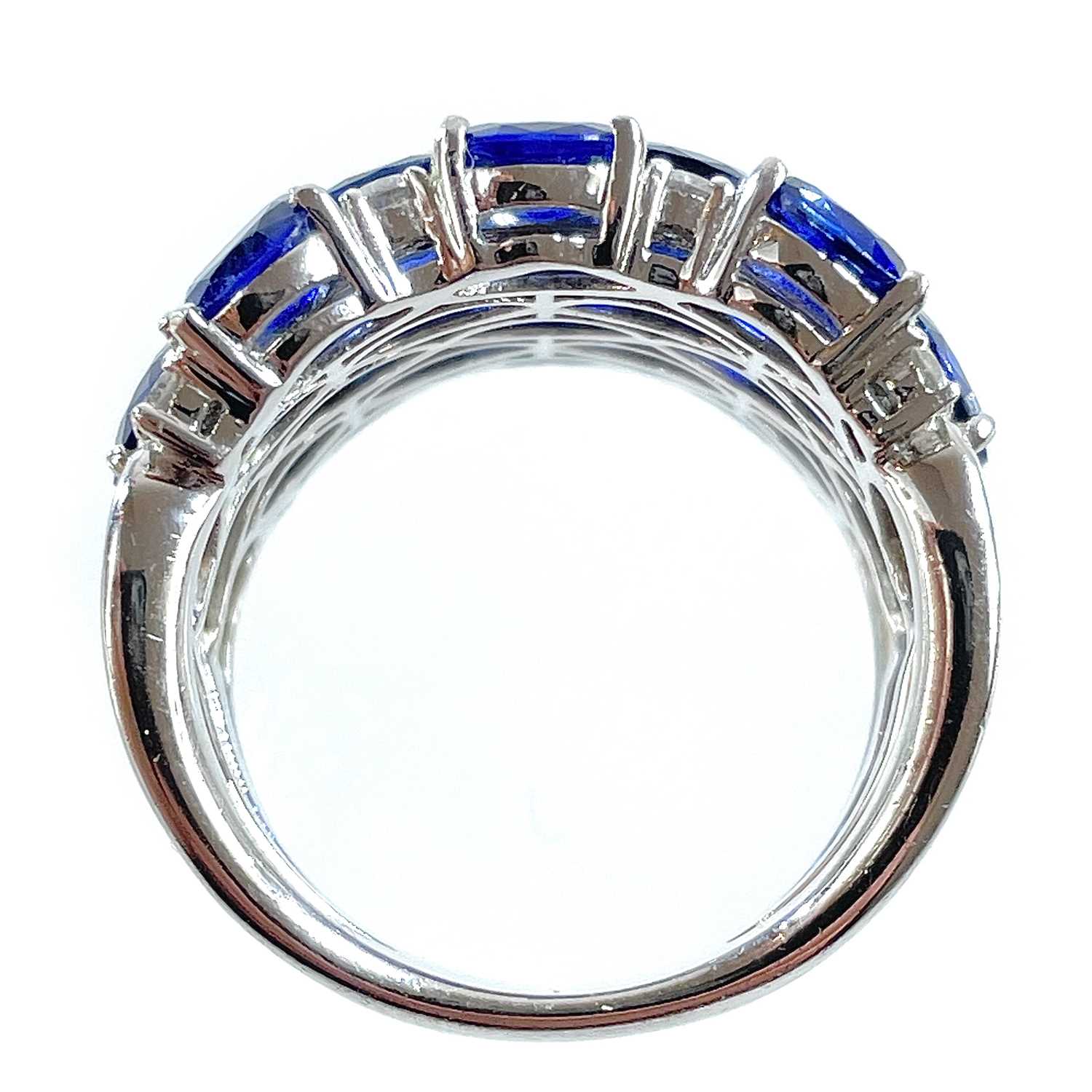A stunning 18ct white gold natural sapphire and diamond set dress ring, with Anchorcert report. - Image 4 of 7