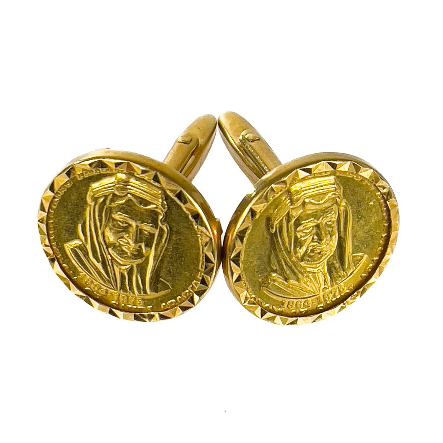 A pair of 22ct gold Saudi Arabia King Faisal commemorative medals set into 18ct cuff links. - Image 2 of 7