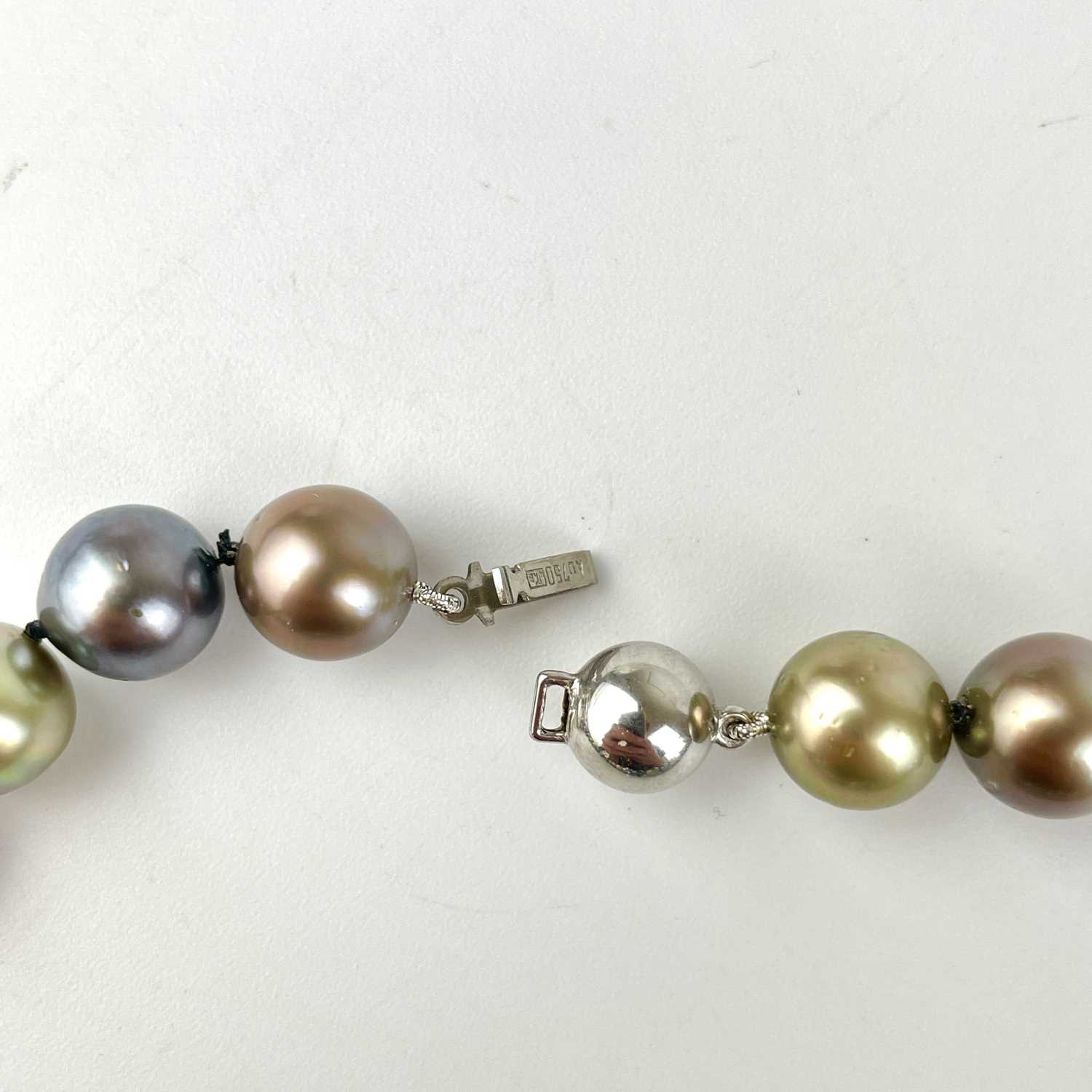 A South Seas Tahitian multi-colour pearl graduated necklace with 18ct white gold bead clasp. - Image 2 of 3