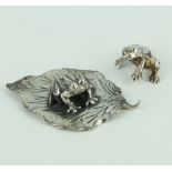 A cast silver model of a frog on a leaf and another frog 30 grams