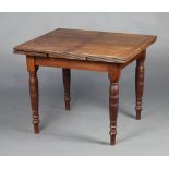 A Victorian mahogany draw leaf dining table raised on turned supports 72cm h x 90cm w x 82cm l x