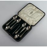 A set of 6 silver coffee spoons and tongs London 1926, cased, 82 grams