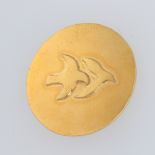 A yellow metal medallion decorated with stylised birds 10 grams