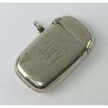 An Edwardian silver rounded rectangular vesta with engraved monogram Birmingham 1905 6cm