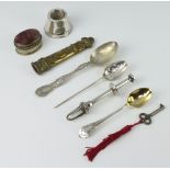 An Edwardian silver lily pattern teaspoon London 1910 and minor items