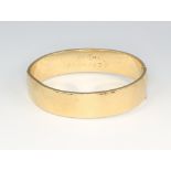 A yellow metal stamped 585 hollow bracelet 28.9 grams