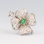A white metal stamped 750 diamond and emerald 4 leaf clover brooch, 4.5 grams, 20mm x 15mm