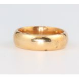 An 18ct yellow gold wedding band 8.6 grams, size K