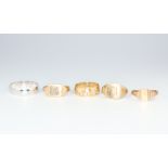 Five 9ct gold rings, sizes E, E, U, U and U, 10 grams